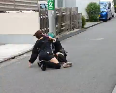 【動画】若者女子さん、路上ケンカでパ○チラしてしまうｗｗｗｗｗｗ