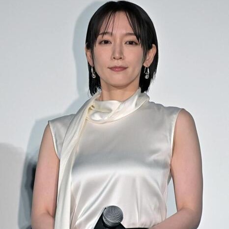 【画像】吉岡里帆(33)さん、舞台挨拶で1人だけ巨乳ｗｗｗｗｗｗ