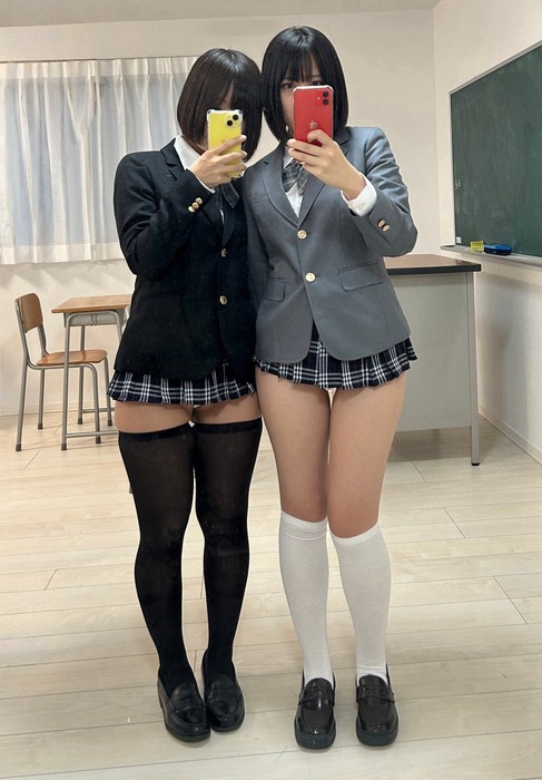 【画像】 JK「アタシらの太ももムチムチ♡すぎ!w」パシャ