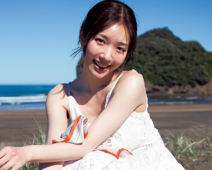 【画像】刈川くるみアナ、ウナギのつかみ取りロケで美尻のパン線大公開wwwwww