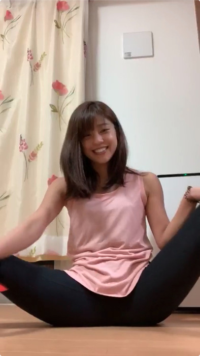 岡副麻希の胸チラ