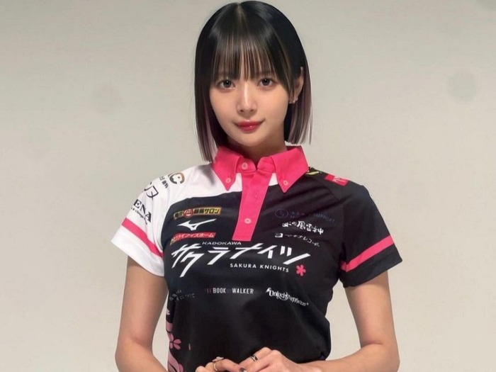 【画像】岡田紗佳さん、始球式のお股パックリ投法がドチャシコすぎるwwwww