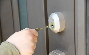 家の鍵閉めたか心配になる人