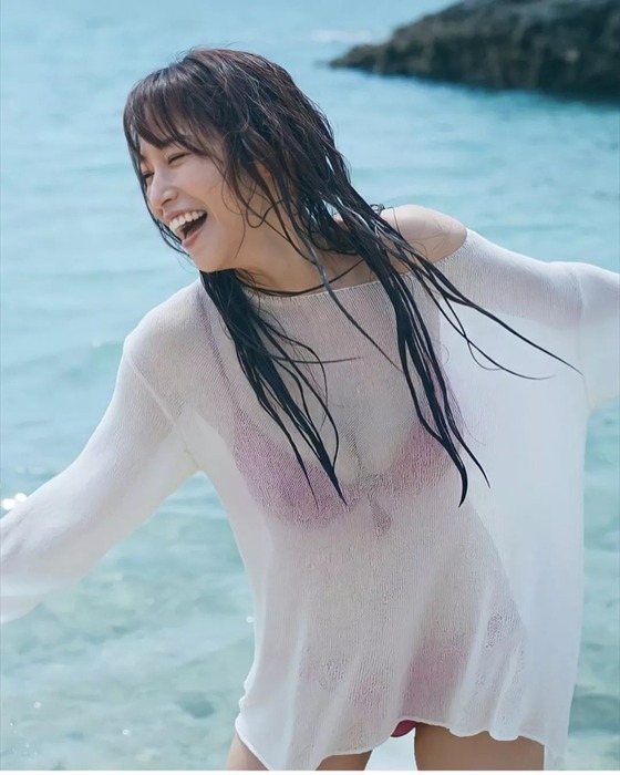 鷲見玲奈アナの爆乳