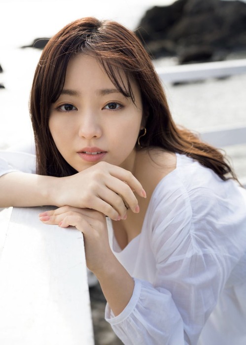 今泉佑唯のランジェリー姿