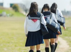 女子中学生の太もも
