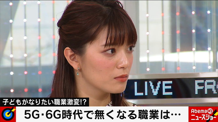 三谷紬アナの爆乳の谷間チラ