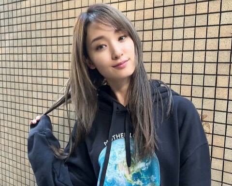 【画像】最新の剛力彩芽さん(33)さん、ロングヘアーでセクシーになってたｗｗｗｗｗ