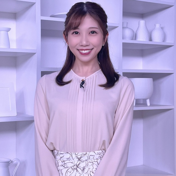 【画像】黒田菜月キャスター、薄紫色の衣装から乳房が飛び出てしまうwwwwwww