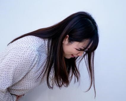 【動画】コンビニで遠隔ローターでイッてしまう女子さんが発見されるwwwww