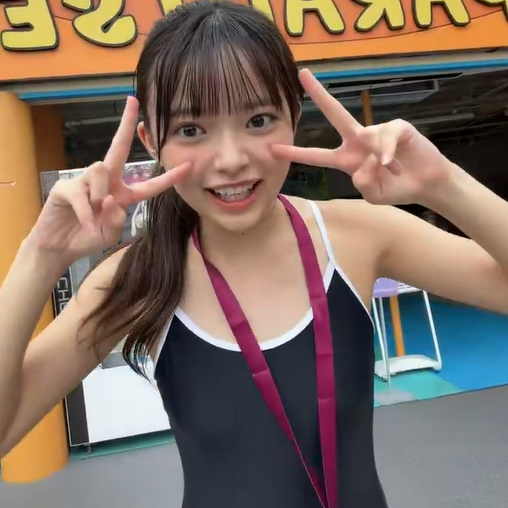 【画像】スク水姿の美少女グラドルさん、たくさんの男性に囲まれてしまうwwwwww