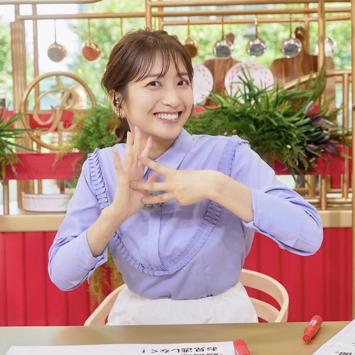 笹崎里菜アナのニット乳