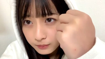 今泉美利愛の胸の谷間