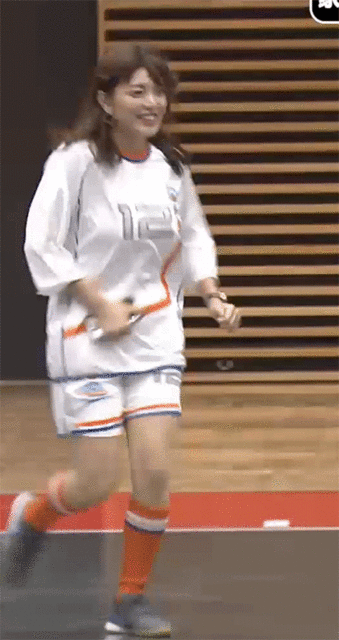 三谷紬アナの乳揺れ動画