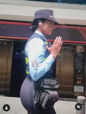 コロンビアの女性警官のお尻