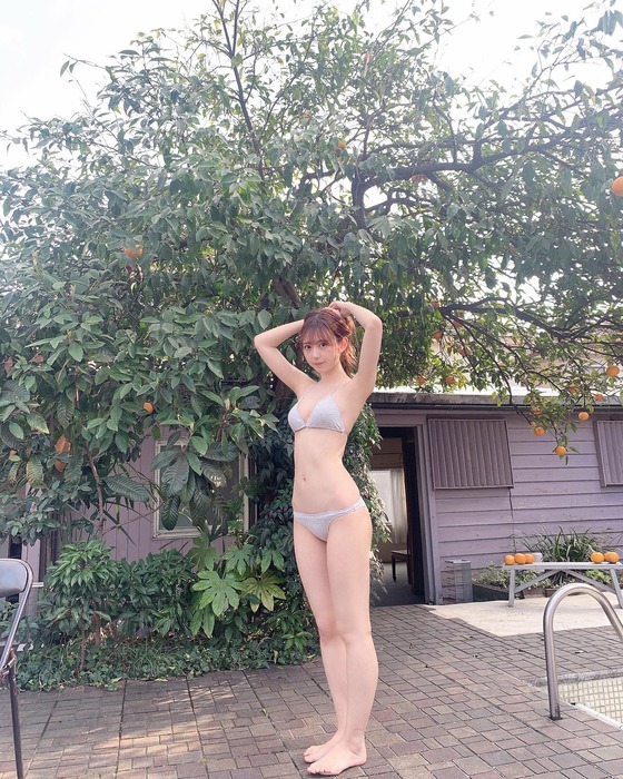 大盛真歩の水着グラビア