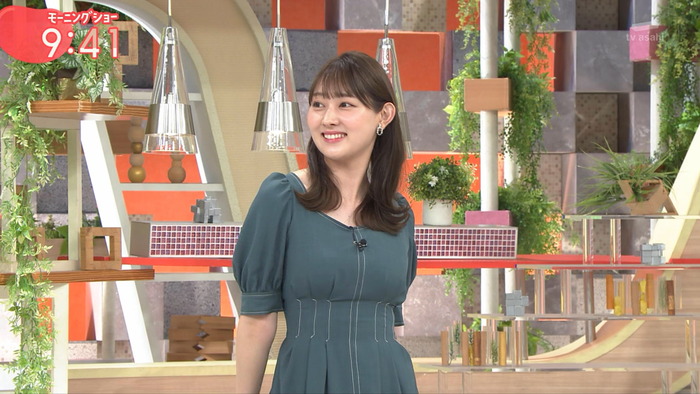 森山みなみアナの谷間チラ