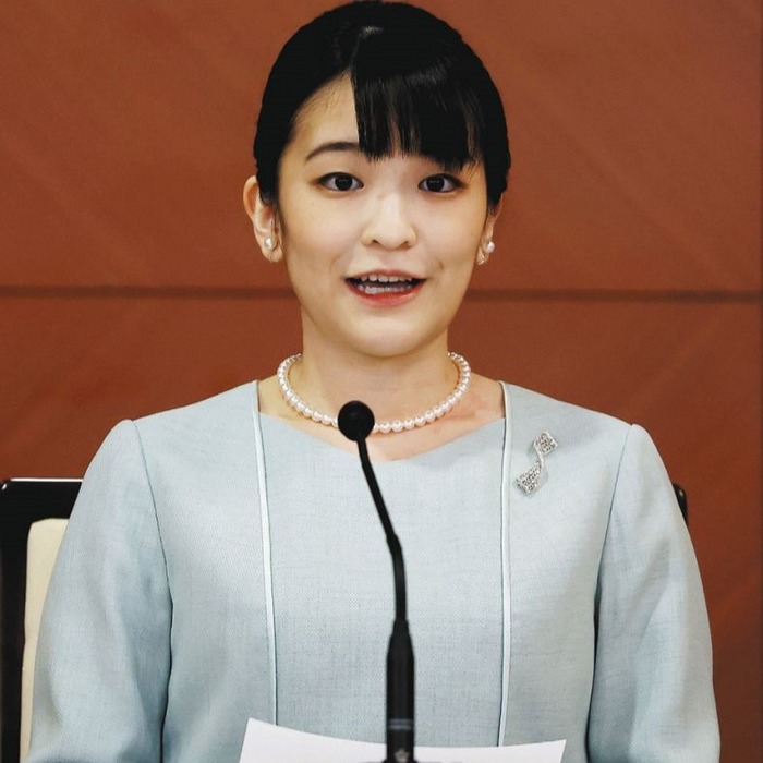 【画像】最新の小室眞子さん、豊満バストのへそ出しルックで目撃されるｗｗｗｗｗ