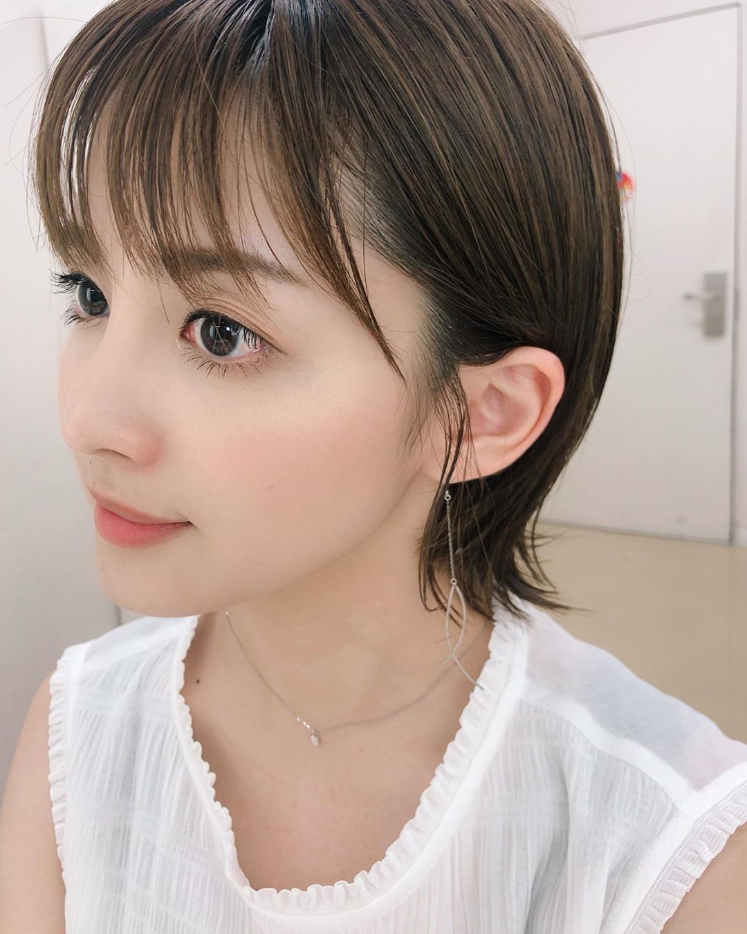 画像 フジの宮司愛海アナがおっぱいを寄せてしまう 女子アナお宝画像速報 5chまとめ