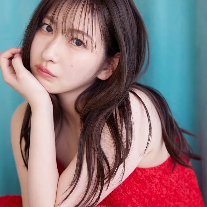 【画像】元アイドルさん、顔を埋めたくなる谷間がエ□すぎるwwwwww