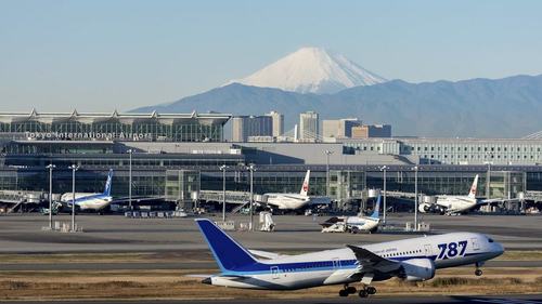 羽田空港が旅行者で密 