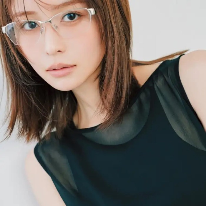 【画像】欅坂46元メンバーの長濱ねるさん、有名漫画家に模写された結果wwwww