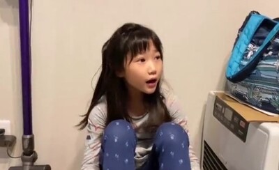 女子小学生がオナニー