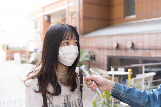 【動画】街頭インタビューされた黒髪地味女子さん、注目されてしまうwwwwww
