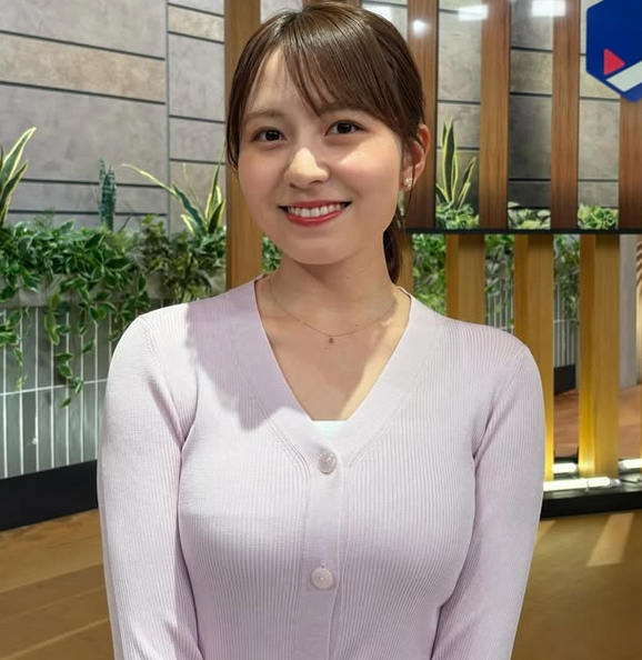 【画像】三山賀子アナ、うっかり谷間を披露してしまうｗｗｗｗｗ