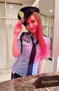 【朗報】 平野綾さん(37)のミニスカポリスwwwwwwww