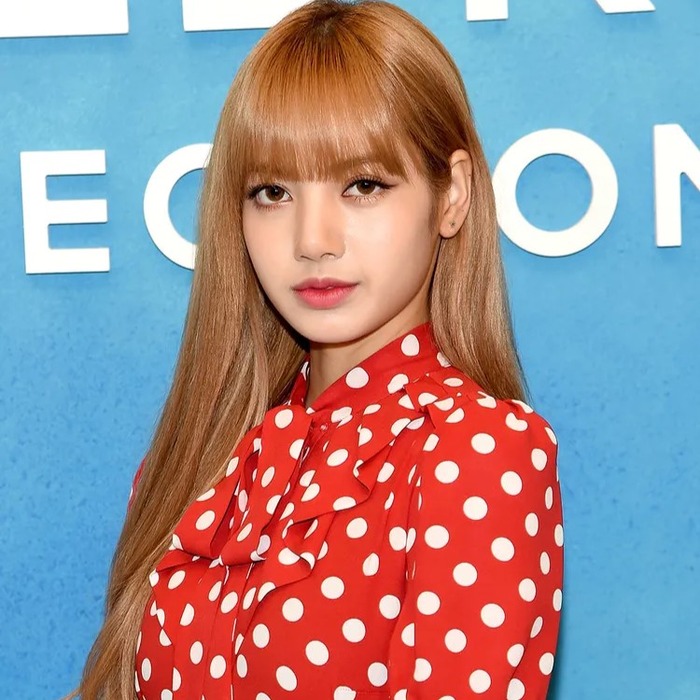 【動画】BLACKPINKのLISAさん、見せパンを履き忘れてモロパンしてしまうwwwww