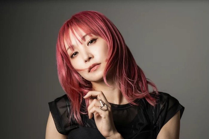 【画像】歌手のLiSAさん、胸元パックリ衣装の現在のお姿がコチラｗｗｗｗｗ