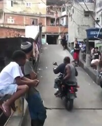 ブラジルのギャングと警察