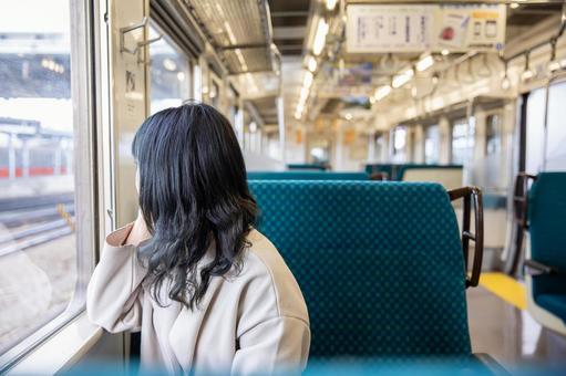 【画像】電車でひときわ目立つスケベ姉さんが目撃されてしまうｗｗｗｗｗｗ