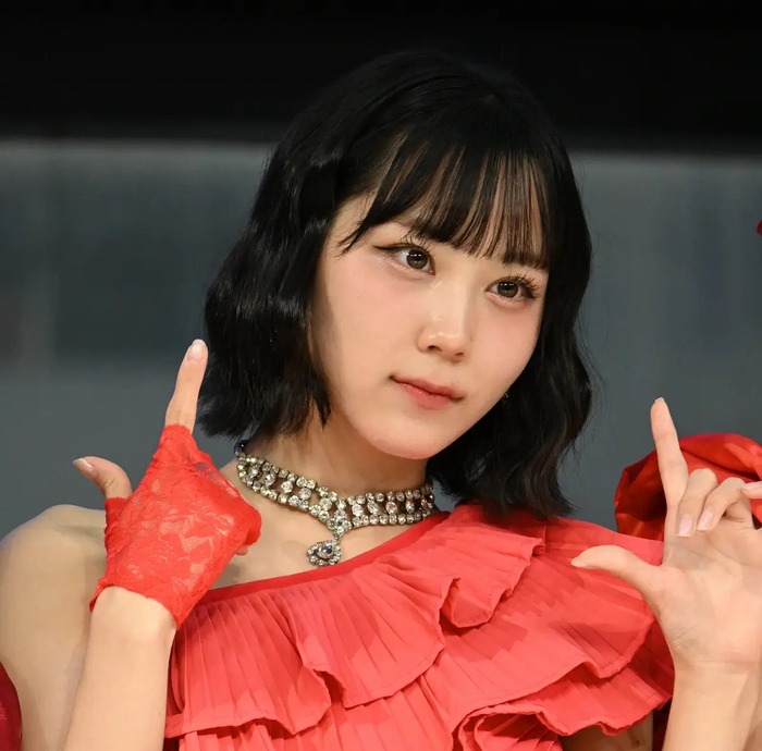 【画像】人気アイドルさん、片脚パッカーンポーズが性的すぎる話題になってしまうwwwwww
