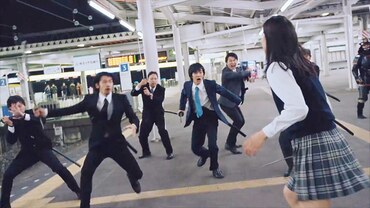 筑波大附属の女子高生の胸チラ