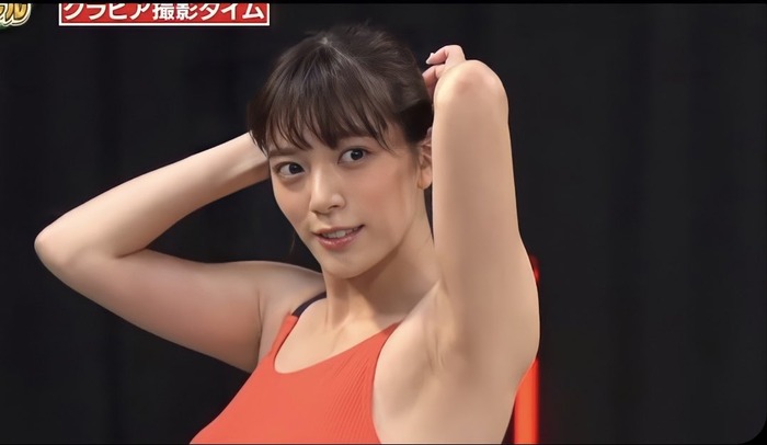 三谷紬アナの巨乳