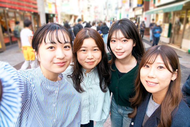 【画像】インスタ女子さん、加工が激しすぎてもはや別人にwwwww