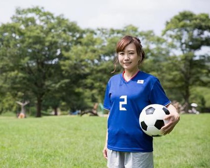 【画像】女子サッカー部さん、1人だけ爆乳すぎる部員が混じるwwwwww