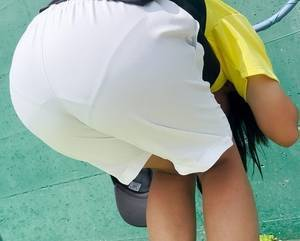 【画像】文化祭準備中の女子さん、パン線くっきりのお尻を突き出すｗｗｗｗｗｗｗ