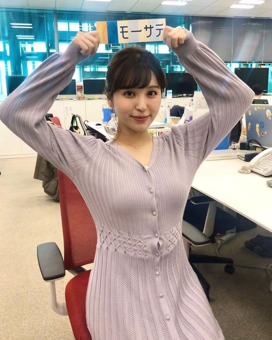 角谷暁子アナのおっぱいアピール