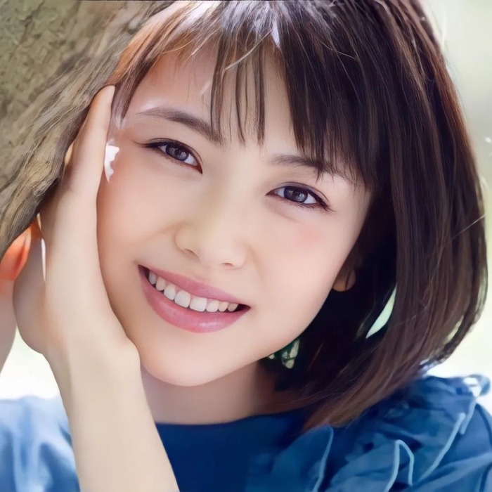 浜辺美波のキスマーク