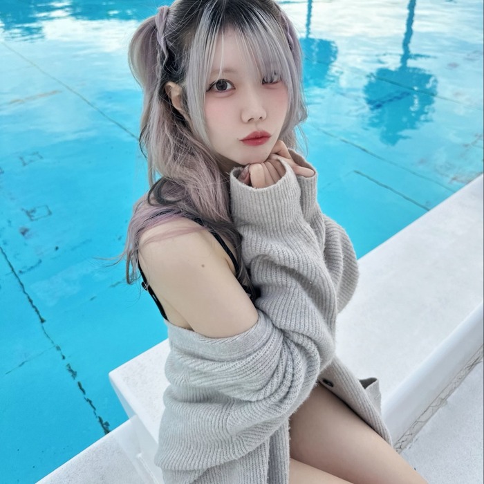 【画像】貧乳の美形アイドルさん、マイクロビキニを着た結果ｗｗｗｗｗｗｗ