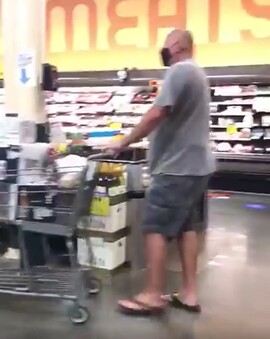 おならをする白人男性