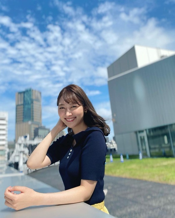 森山みなみアナのニット乳2
