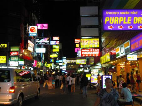 【動画】タイの夜の繁華街、歩くだけでエ●チな体験が出来てしまうｗｗｗｗｗ