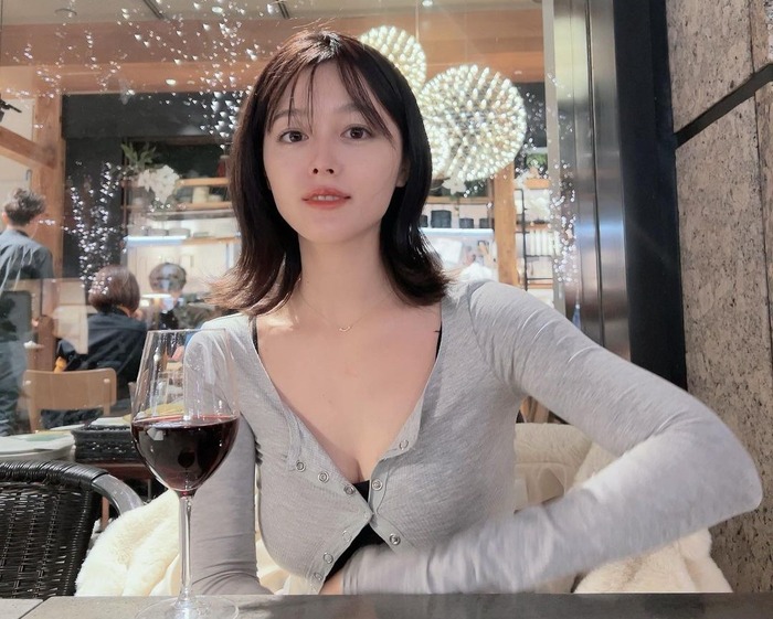 久住小春の乳の谷間