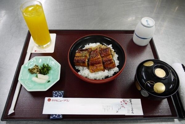 ニューアワジの昼飯