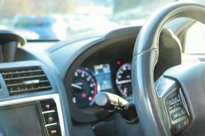 【画像】陰キャ女「お尻デカすぎて車の運転できないﾊﾟｼｬｯ」