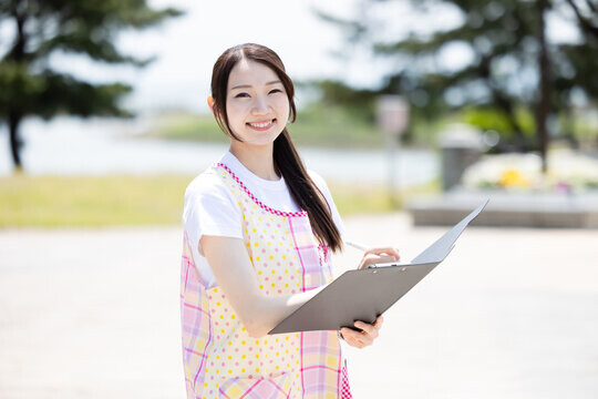 【画像】NHKさん、23歳保育士さんのお○ぱいを激写してしまうｗｗｗｗｗｗ